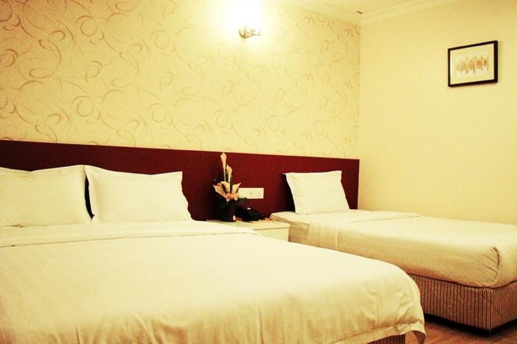 Adel Hotel Putatan Стая снимка