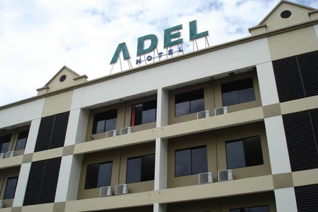 Adel Hotel Putatan Екстериор снимка