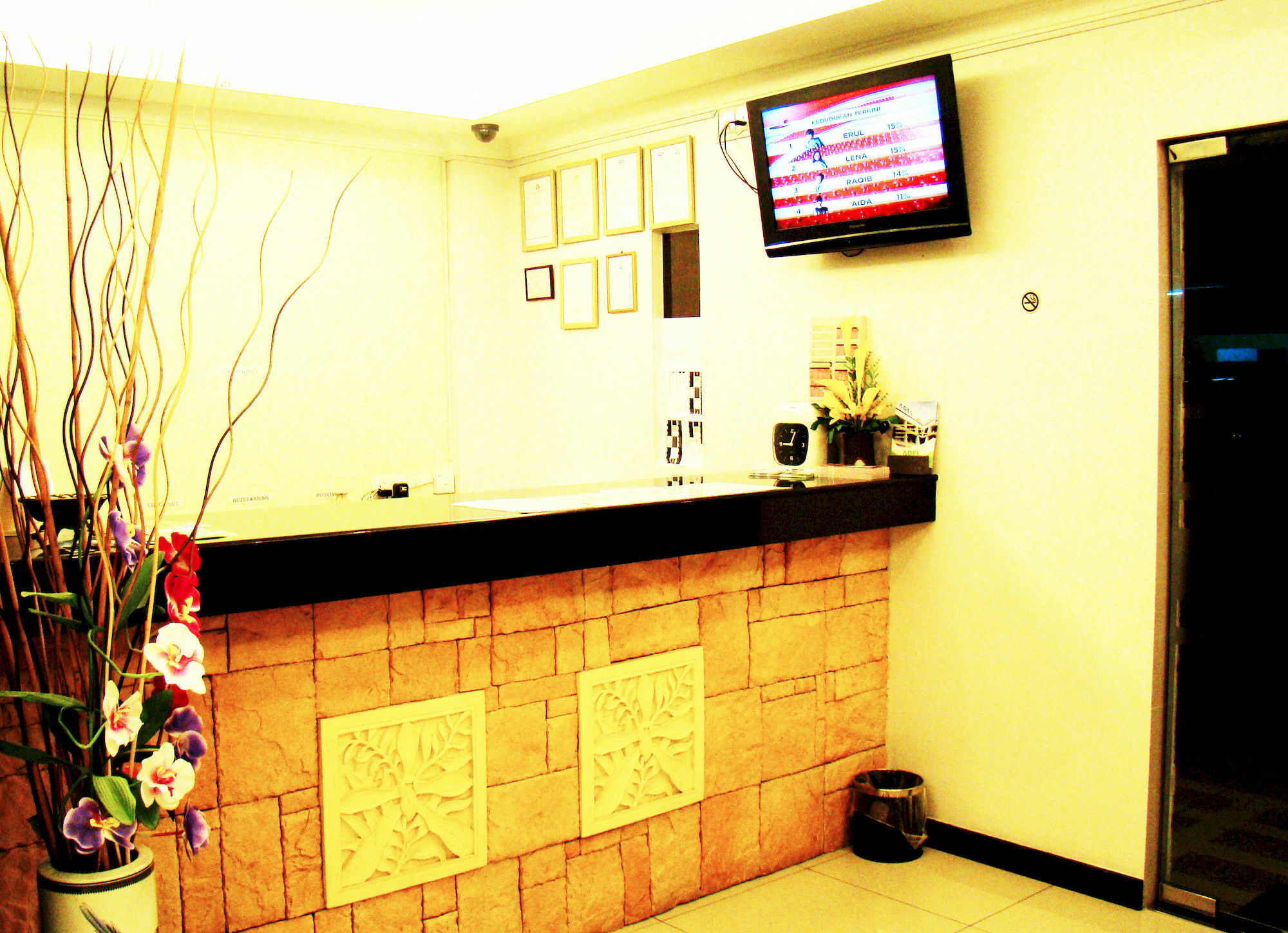 Adel Hotel Putatan Екстериор снимка